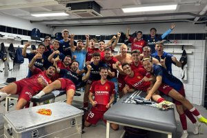 La celebración del conjunto maño después de ganar en la última jornada del encuentro.