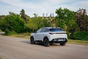 El nuevo PEUGEOT3008 impresiona por su diseño, que combina la robustez y las líneas musculares de los SUV con la deportividad