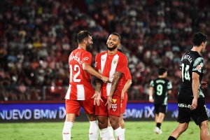 Luis Javier y Leo Baptistao tal para cual de cara a gol.