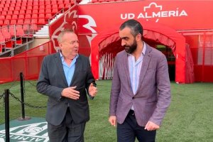 Pedro Manuel de la Cruz, director de LA VOZ de Almería con Mohamed El Assy.