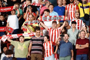 El Mediterráneo es una fiesta del fútbol y jugar en lunes no ayuda.