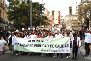 Imagen de archivo de una manifestación por la sanidad en Almería.