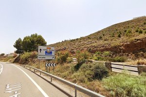 La carretera que da acceso al municipio.