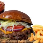 Las 'smash burger' se han convertido en tendencia en las hamburgueserías almerienses.