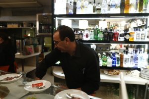 El sector servicios, uno de los que ven las cifras del paro aumentar.