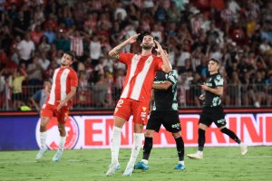Leo Baptistao siempre cerca del gol pero le falta puntería.