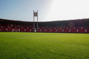 El estadio del Mediterráneo se ha quedado pequeño.