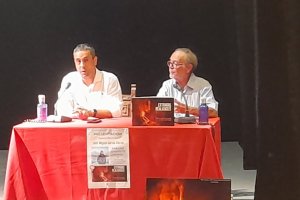 José Miguel García García, a la izquierda, y Antonio Fernández, en la presentación del libro.

