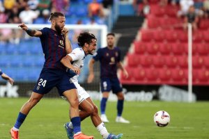 Alexandre fue titular en Elda en el estreno del Tenerife esta Liga.
