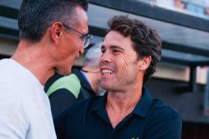 Rubi saludando a Dani Ponz pocos minutos antes del inicio del partido en el Pepico Amat.