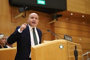 El portavoz y senador por Almería, Antonio Martínez, durante su comparecencia.