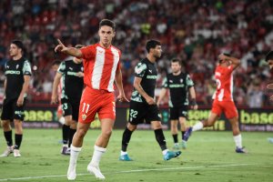 Arribas en el partido en el Estadio de los Juegos Mediterráneos ante el Sporting.