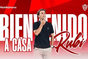 Rubi cuando firmó por el Almería pidió una plantilla corta.