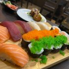 Un surtido de makis servido en King Sushi.