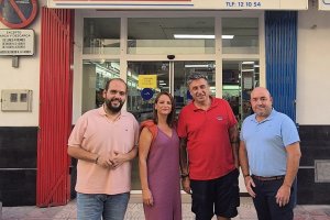 El pregonero, José Antonio Oller, junto a la alcaldesa de Albox y los concejales de cultura y festejos.