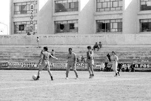 El técnico Ben Barek (73-74) era muy amigo de las jeringas con vitamina B. En la foto un entrenamiento del Almería en el estadio de la Falange.