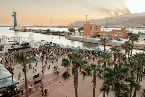 Fiesta de bienvenida del Cooltural 2024 en Las Almadrabillas.