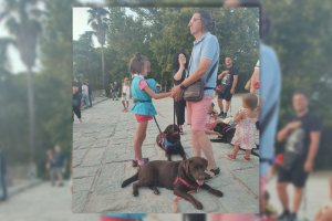 Aitana y su padre participan en una actividad formativa con Ananá.