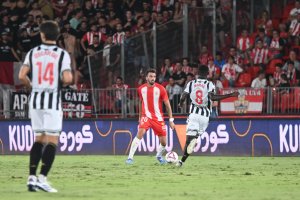 El defensa rojiblanco en el choque con el Castellón.