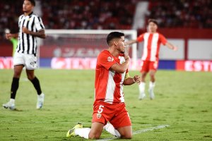 Robertone llama a las asistencias, otra vez el hombro izquierdo.