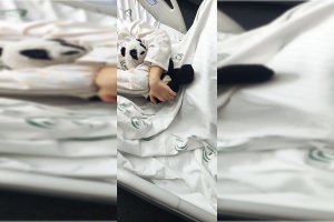 La imagen de Alejandro abrazando su peluche ha dado la vuelta a toda España.