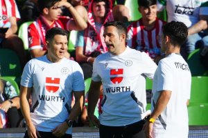 Arcediano Monescillo en el centro de la imagen.