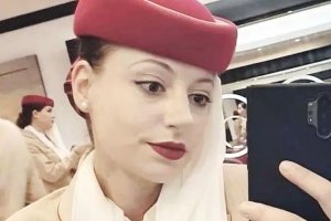 Denisa Alexandra Masura Oltean como tripulante de cabina en Emirates. Imagen: GoFundMe.