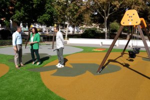 La alcaldesa de Almería, María del Mar Vázquez, visita el Parque San Isidro.