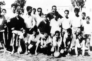 El equipo de infantiles del Jumi en un partido jugado en el estadio de la Falange.