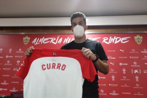 Curro llegó para ascender con el Almería a Primera.