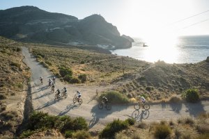 Una espectacular toma aérea de la exigente prueba ciclista. / Marti Milla