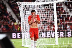 Leo Baptistao lamentándose ante el Eibar por las ocasiones erradas.