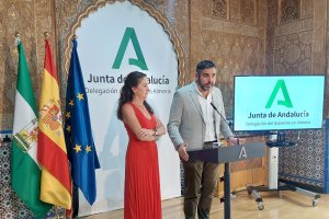 Imagen de archivo de Juan José Alonso junto Aránzazu Martín