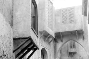 Las escalerillas de la Plaza Vieja decoradas para el rodaje de la película Mando Perdido en el verano de 1965.