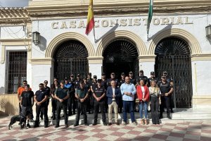 Autoridades con participantes en las actividades por los Ángeles Custodios.