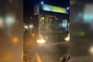 Aspecto del autobús tras el accidente de este lunes.