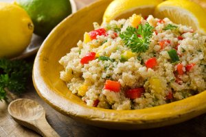 Ensalada de quinoa. FOTO: Depositphotos.