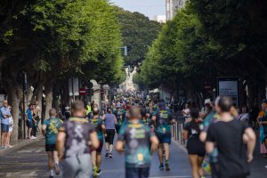 Imágenes de la I Carrera Solidaria de la Guardia Civil celebrada este domingo en Almería. (Imagen: G. N. Yacuzzi)
