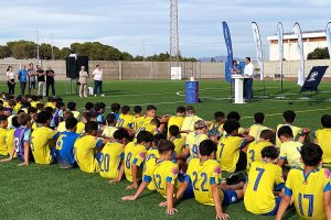 La presentación de la Níjar Cup ante los jugadores del Comarca de Níjar.