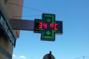 Termómetro señalando los 34 grados. Foto bembibredigital.com