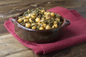 Garbanzos con espinacas. Foto: depositphotos.com.