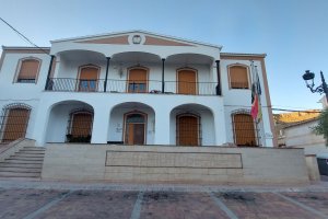 Fachada del Ayuntamiento de Oria. Foto: Wikipedia.