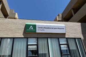 Residencia de mayores El Zapillo, lugar en el que trabajaba la mujer víctima del último asesinato machista en Almería.