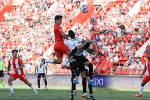 La cabeza de los futbolistas del Almería se limpiará con buenos resultados.