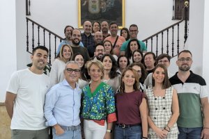 La alcaldesa y ediles con representantes de las cinco cofradías de Albox.
