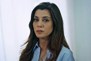 La mujer se niega rotundamente a hacer caso a los coqueteos de Efe.