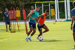 Kaiky (20 años) y Centelles (25) en el campo Anexo.