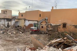 Momento de la demolición de la vivienda