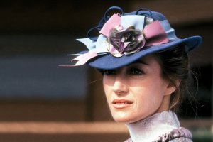 La doctora sabe que su embarazo es de riesgo.