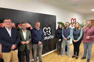 El diputado Carlos Sánchez en una visita a las instalaciones de Primaflor.